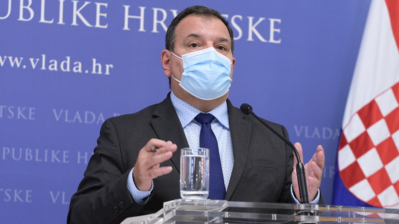 Beroš: Pokušavamo naći balans između održavanja normalnih tijekova života i epidemiološke situacije